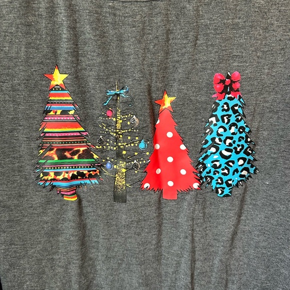 💜 Women’s Christmas Top - Picture 2 of 3